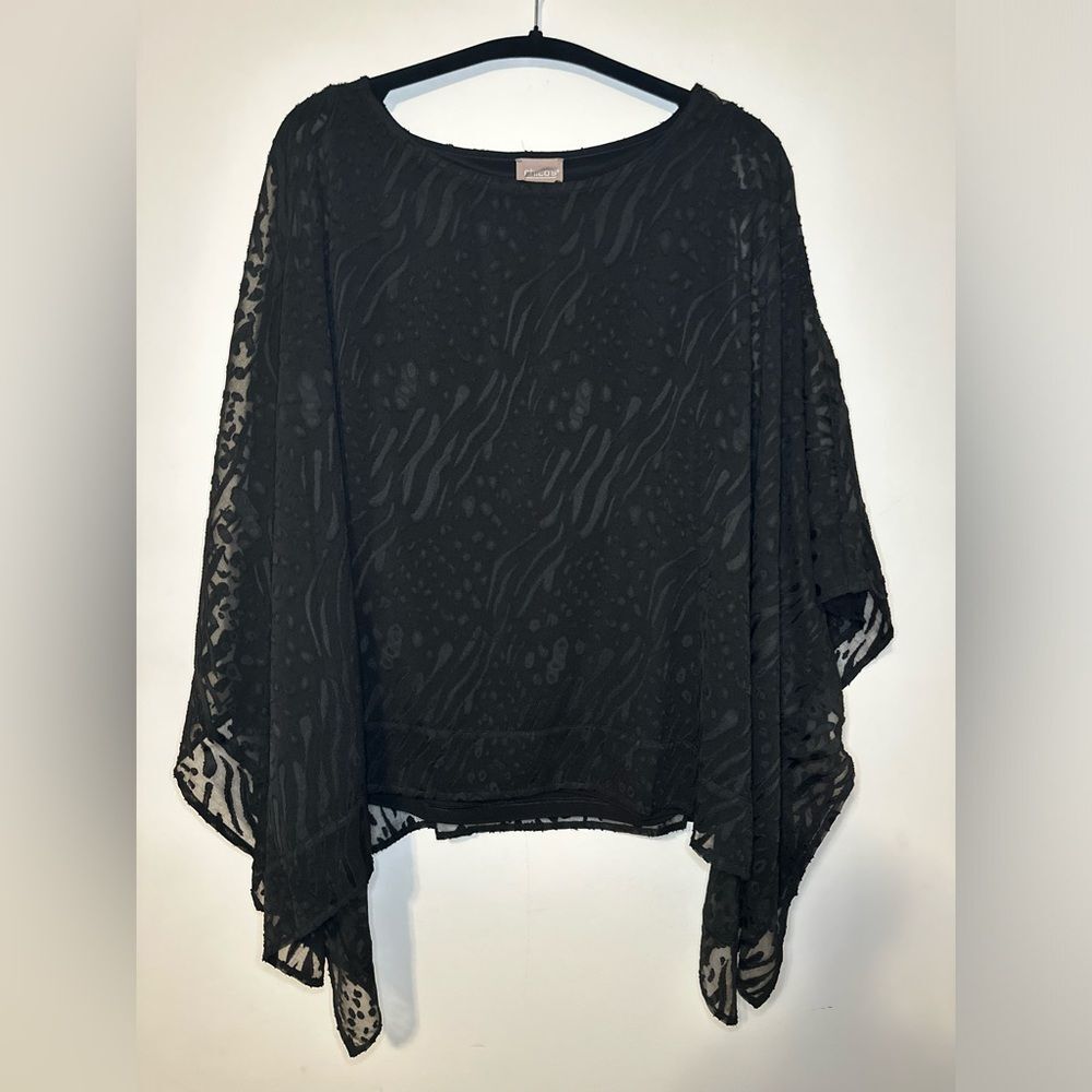 Chico’s Animal Burnout Jayma Poncho SZ 1 Bateau Neck A Built In Shell Tank Black
